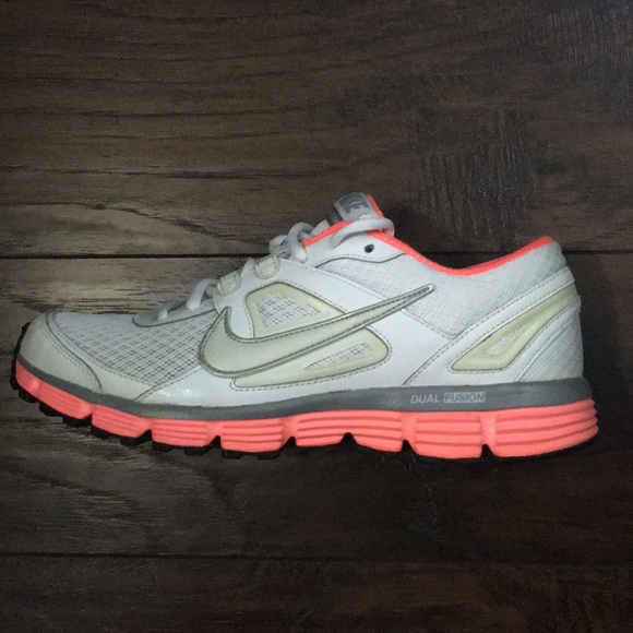 Nike Shoes - Nike Dual Fusion women's sneakers
